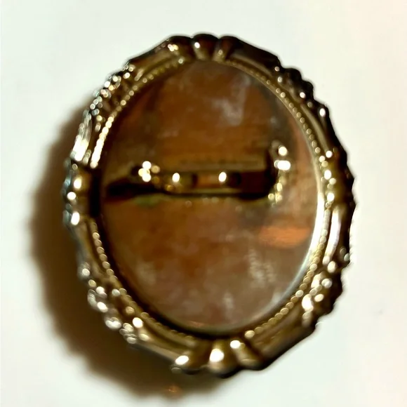 Victorian Silvertone Rose Cameo Brooch 2” x1 1/2” - Picture 6 of 7